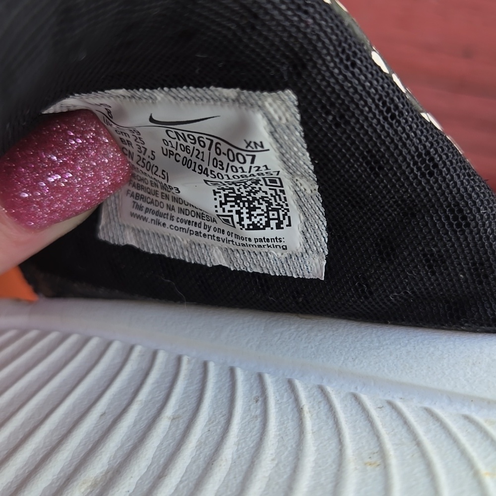 Nike Kids Slide Sandals - Black and White Snake Reptile Print - Picture 3 of 5